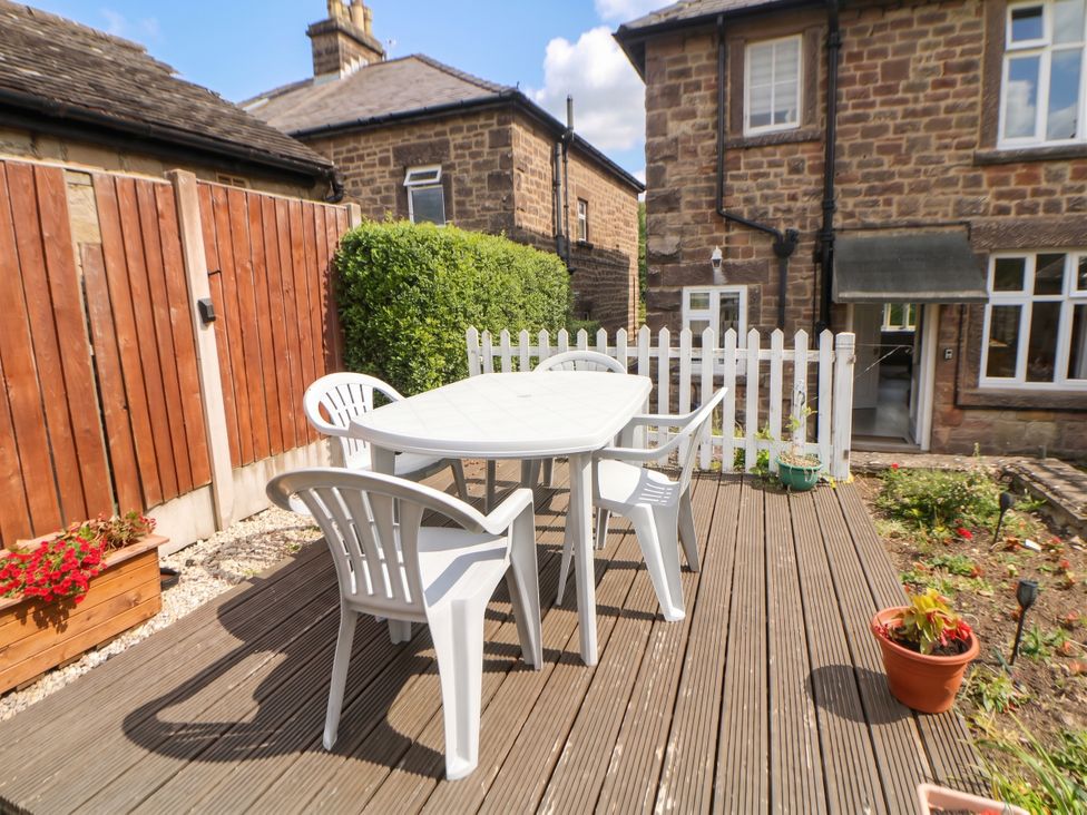 A garden with a table and chairs at Cherry Tree Cottage in Bakewell