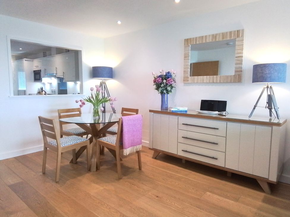 A dining room with a table and chairs at Sea Mist in Carbis Bay