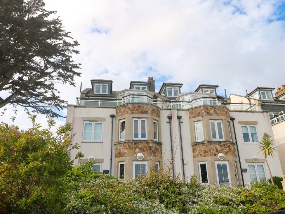 A building with windows and a balcony at Ocean Gem in Carbis Bay