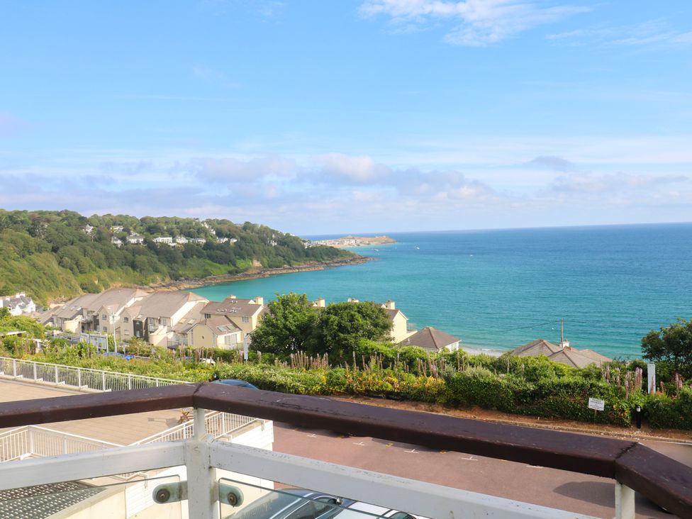 A view of the sea and houses at Ocean Gem in Carbis Bay