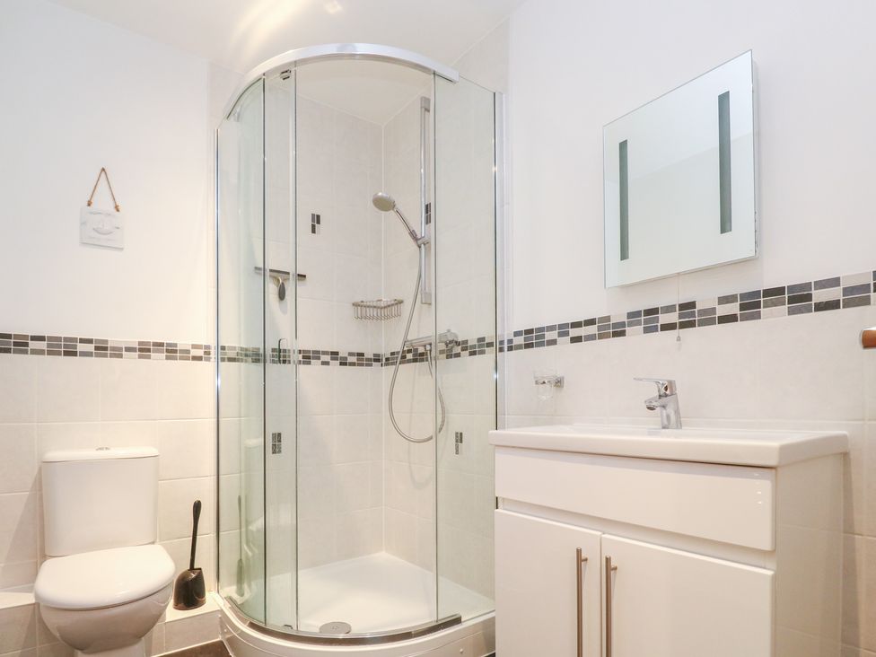 A bathroom with a shower, toilet, and sink at Kittiwake in Carbis Bay