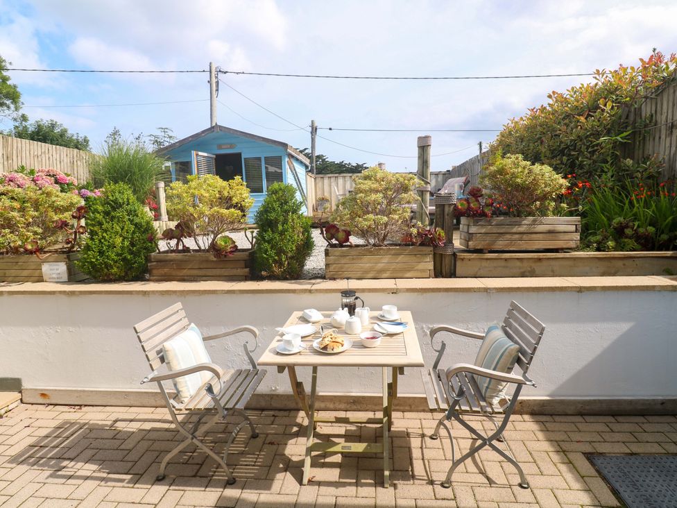 A garden with a table and chairs set up for tea at Sea Breeze in Carbis Bay