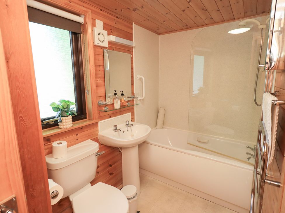 A bathroom featuring a tub, sink, and toilet at Squirrels Leap Number 29, Burnside Park near Keswick