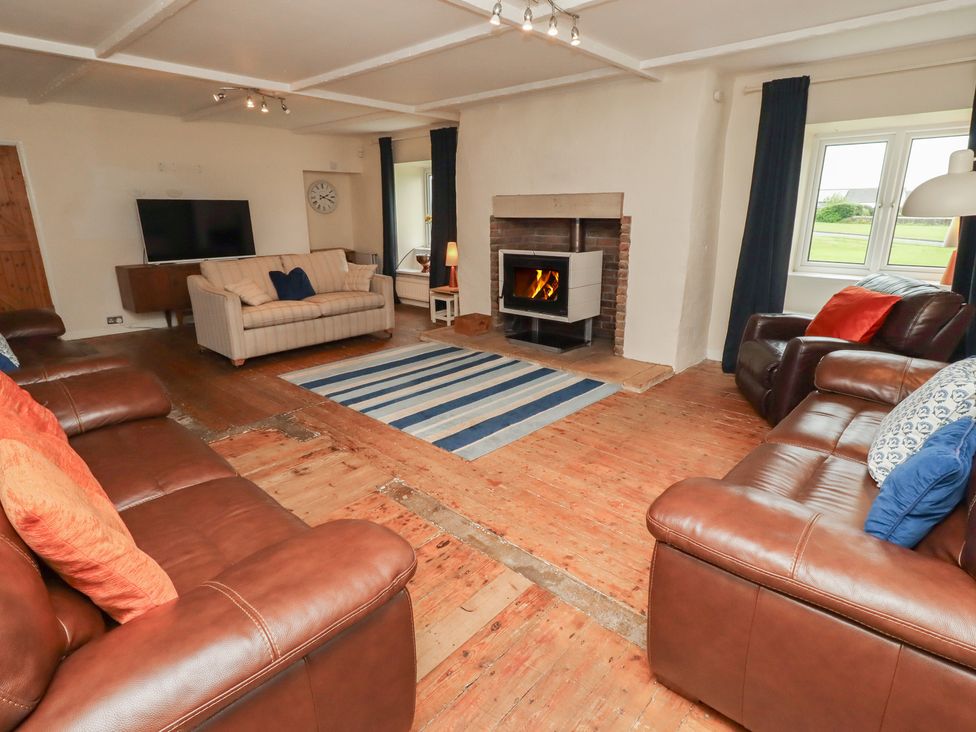 A living room with a television and fireplace at ASTA COTTAGE in Cresswell