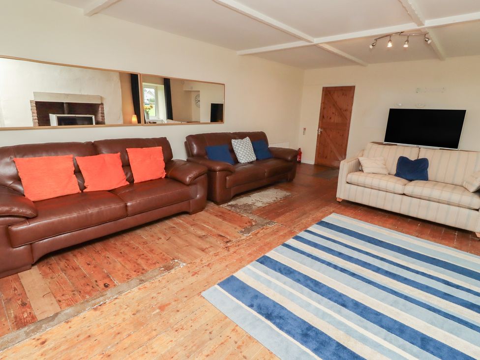 A living room with sofas and a television at ASTA COTTAGE, Cresswell