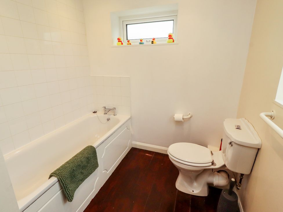 A bathroom with a bathtub and toilet at ASTA COTTAGE in Cresswell