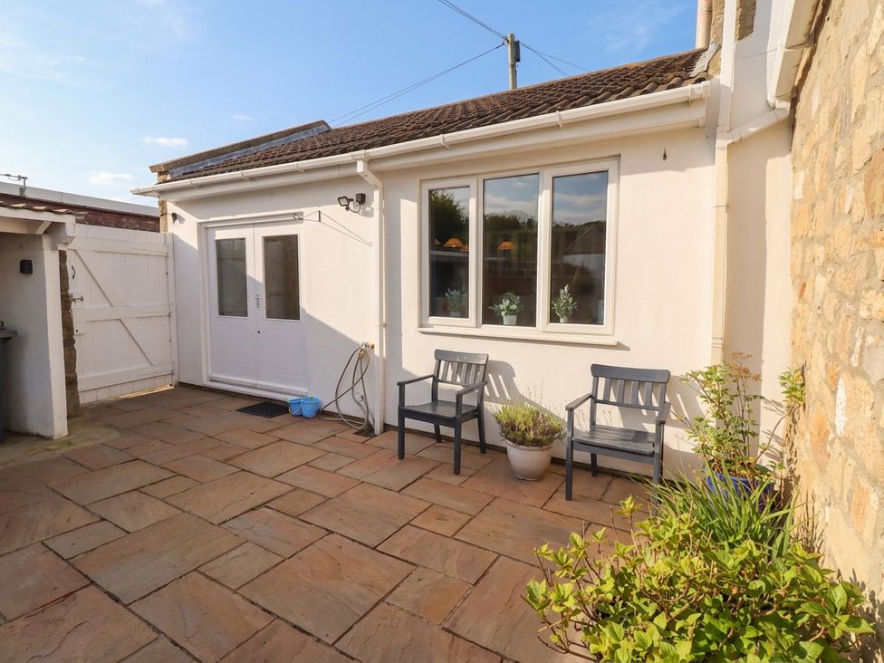 An outdoor space with chairs and plants at ASTA COTTAGE in Cresswell