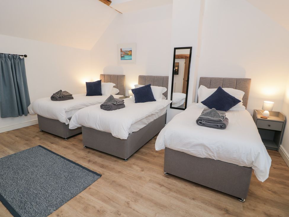 A bedroom with three single beds at Merddwr in Cerrigydrudion