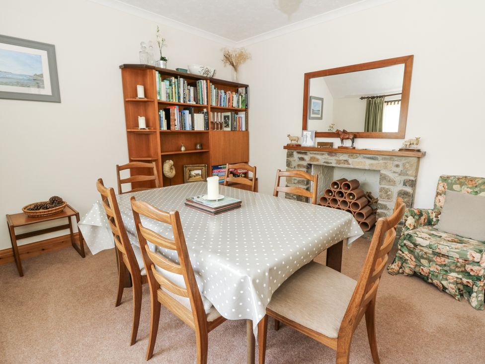 A dining room with a table and chairs at Kala in Spittal near Haverfordwest