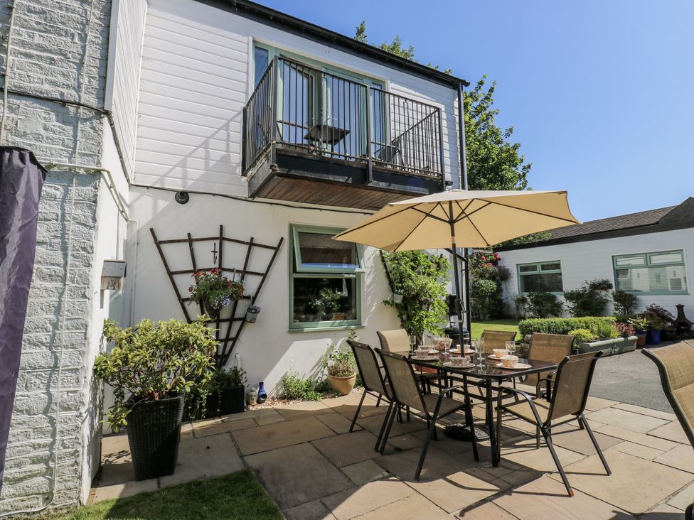 An outdoor area with a table and chairs at Springhead Cottage in Haworth