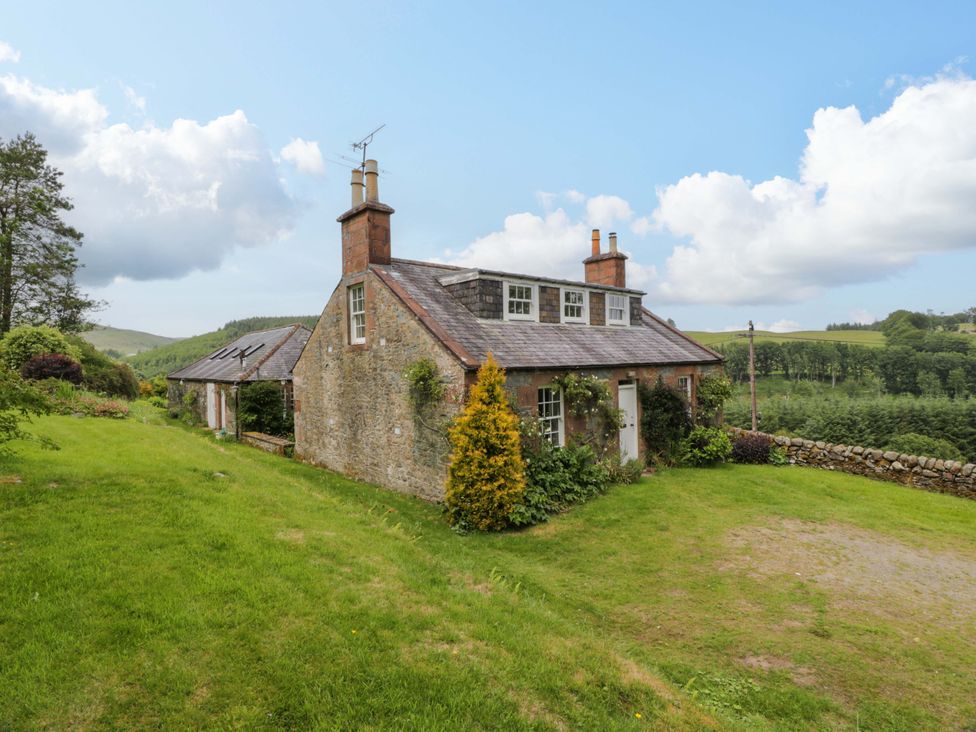 A house with a garden and trees at Townhead of Auchenbainzie near Thornhill