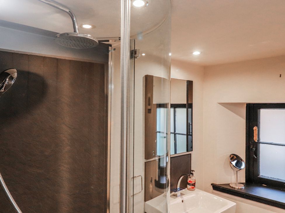 A bathroom with a shower and sink at Mary Ann Apartment in Inverness