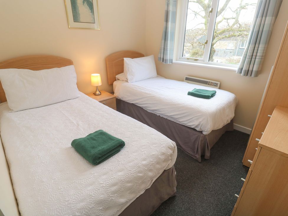 A bedroom with two single beds at Pheasants Walk in Falmouth
