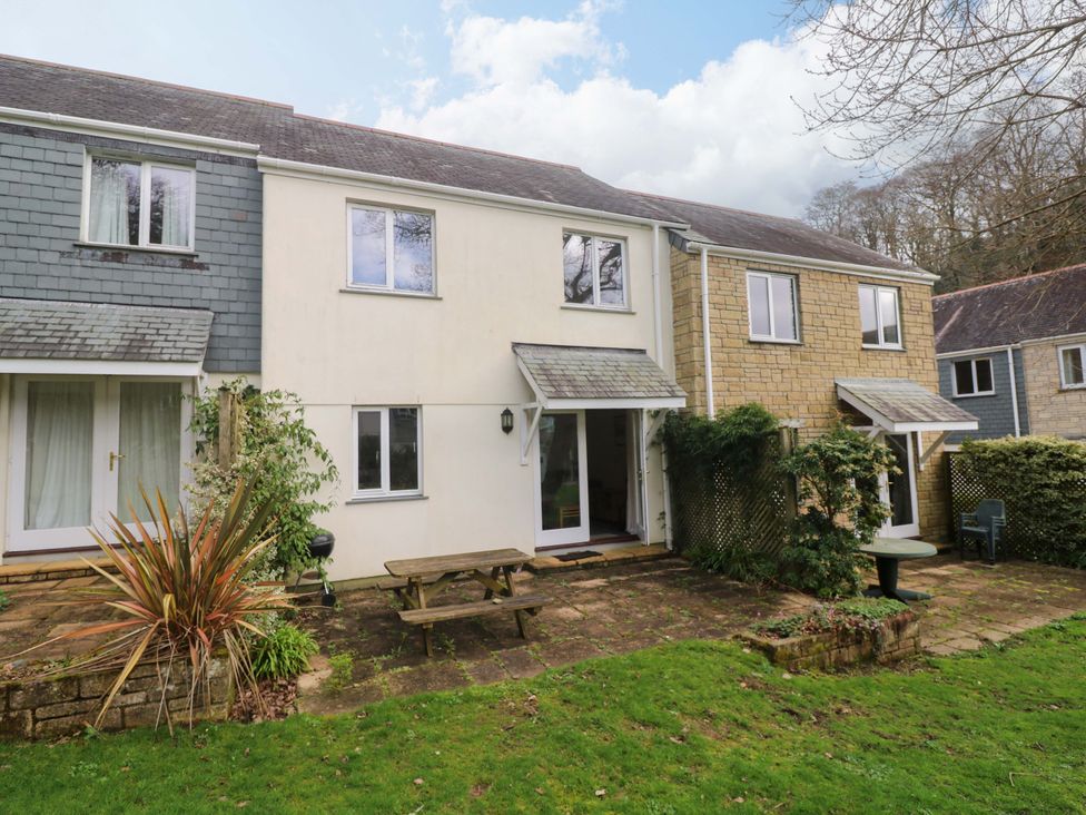 A garden with a table and seating at Pheasants Walk in Falmouth