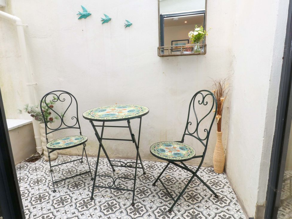 A table and chairs in an outdoor seating area at Bodefi in Nefyn