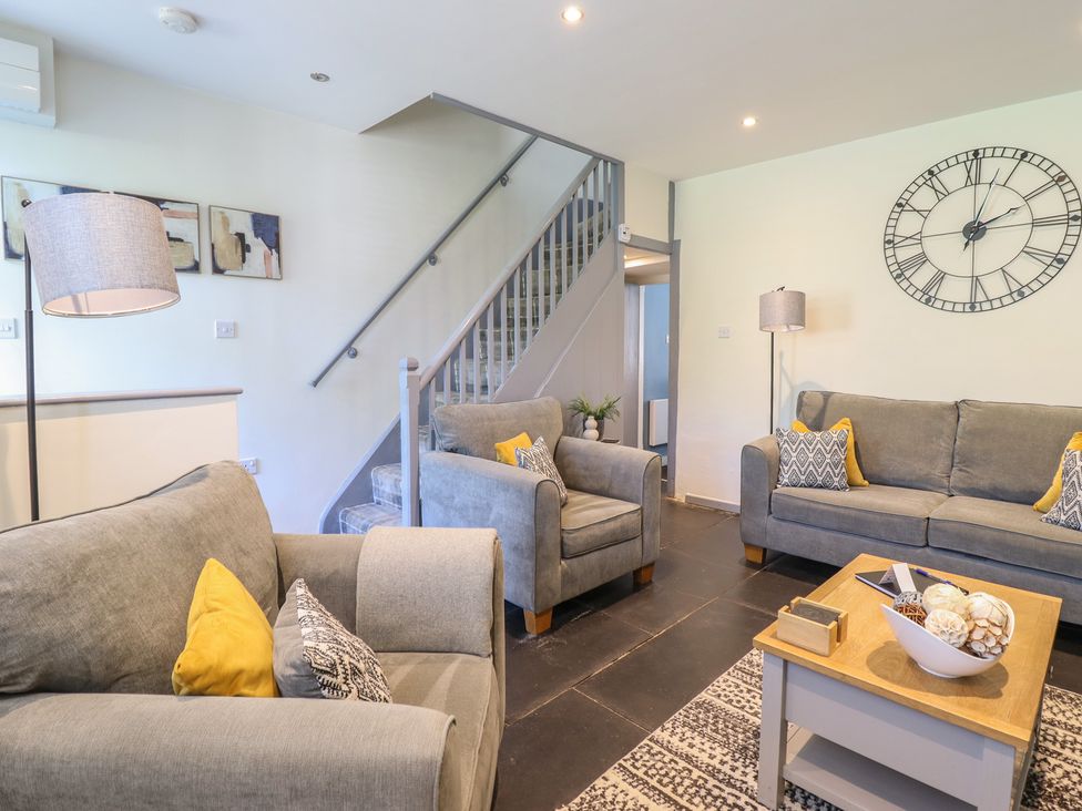 A living room with two sofas and a table at Arthur’s Cottage Abergynolwyn near Tywyn