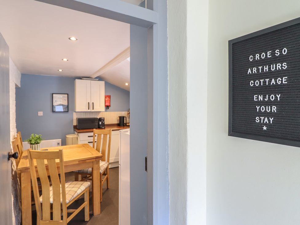 A kitchen with a table and chairs at Arthur’s Cottage Abergynolwyn near Tywyn