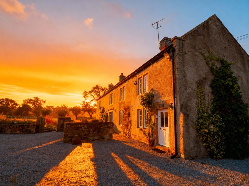 A house with a garden at The Farmhouse in Youlgreave