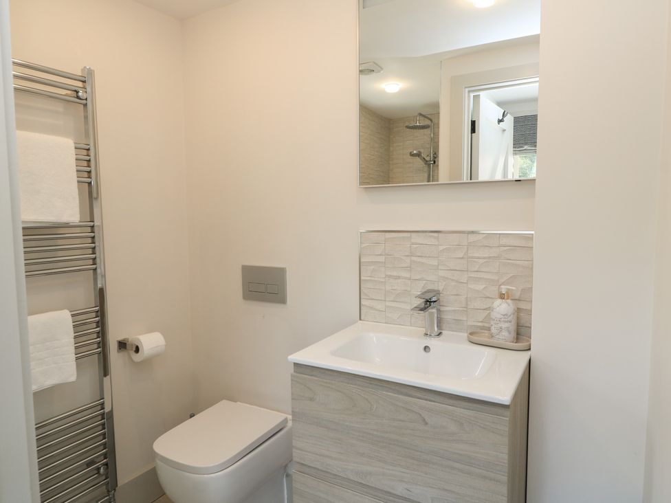 A bathroom with a sink and toilet at 12 Manor Farm Close in Kingham