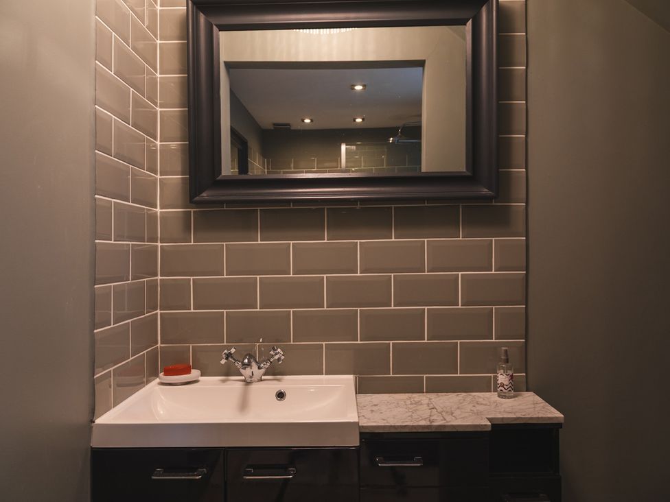 A bathroom with sink and mirror at George House in Dartmouth