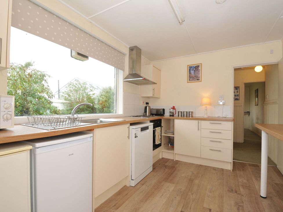 A kitchen with a sink, refrigerator, and stove at Avoca in Rock