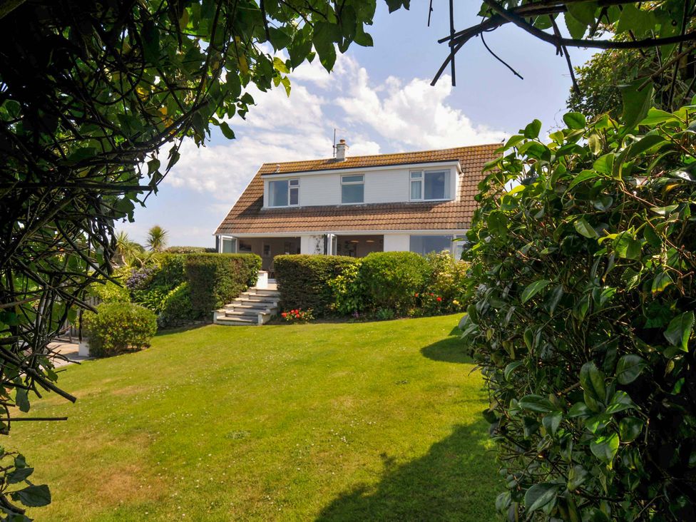 A house with a garden and stairs at Sunset in Polzeath