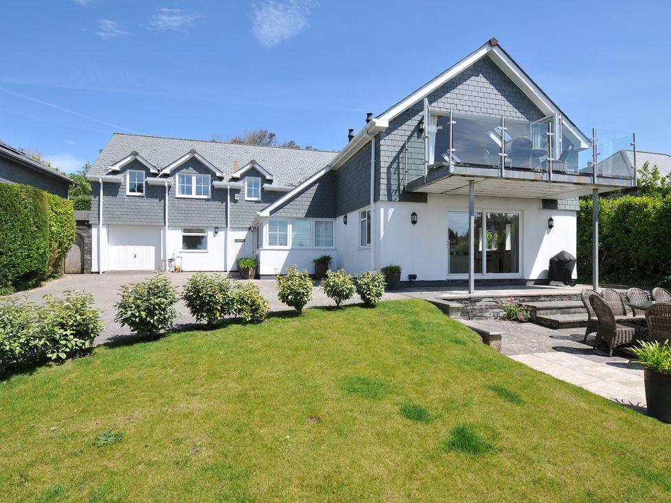 A house with garden and balcony at Farlands, Daymer Bay