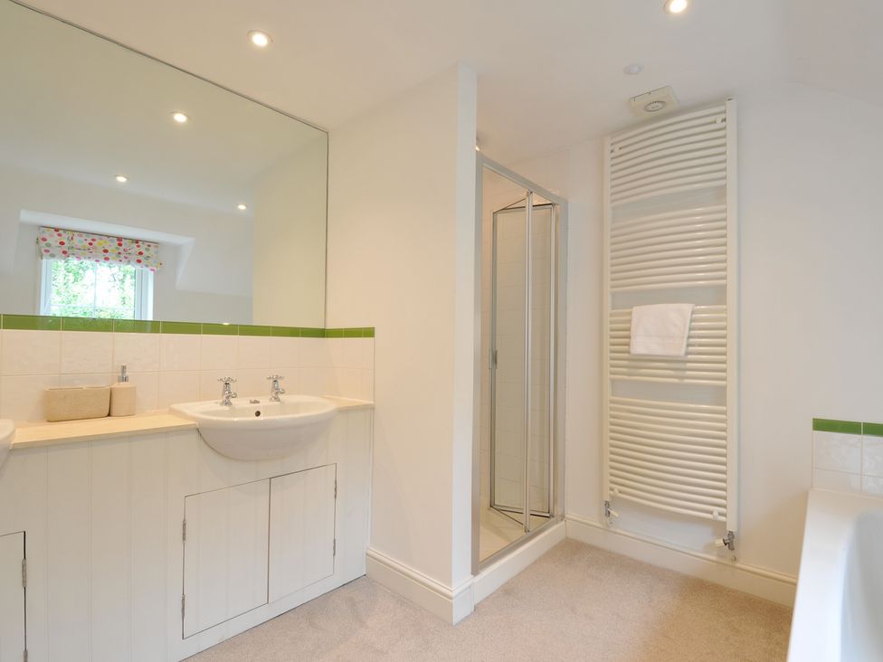 A bathroom with sinks and a shower at Farlands Daymer Bay