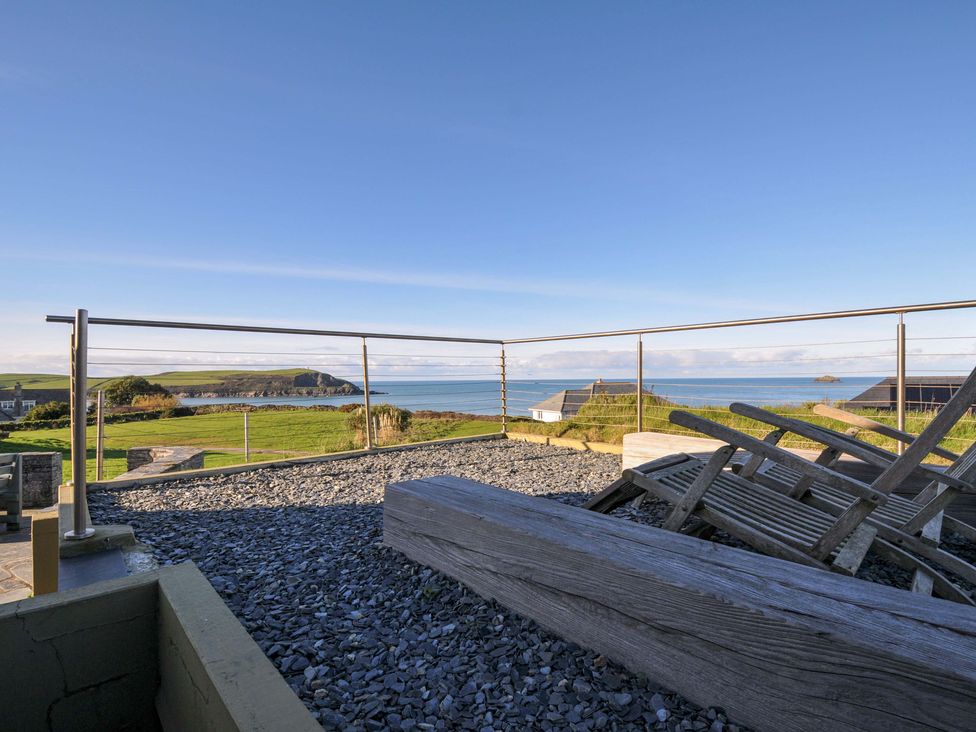 An outdoor area with seating and a view of the sea at Upper Gren in Trebetherick