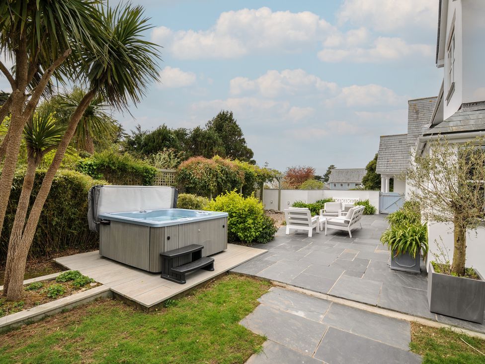 A garden with a hot tub and patio furniture at Cherrytrees in Rock
