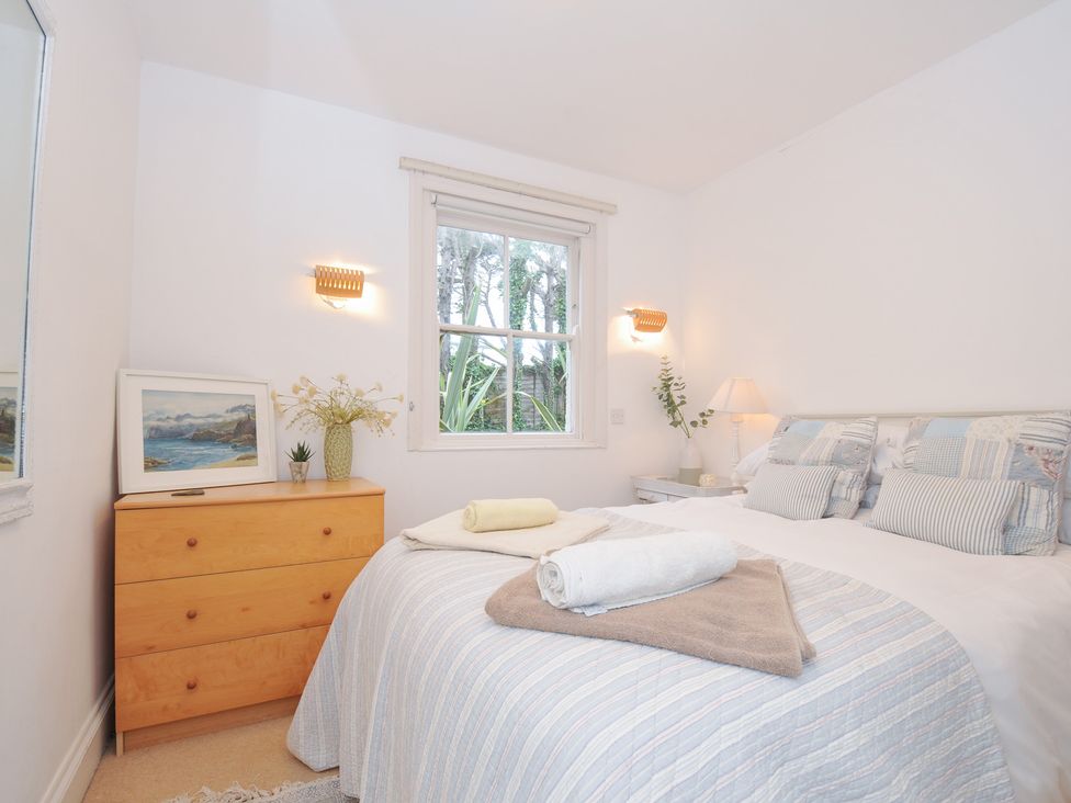 A bedroom with a bed and dresser at Sandy Lodge Rock