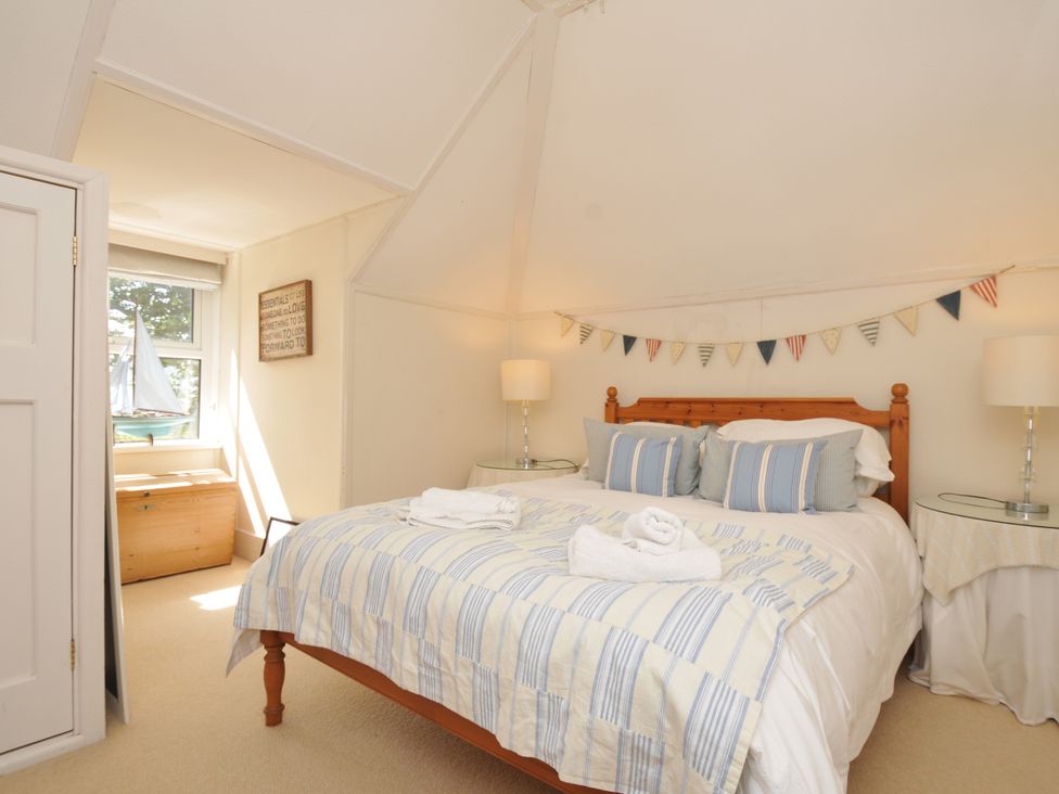 A bedroom with a bed and window at Sandy Lodge Rock in Rock
