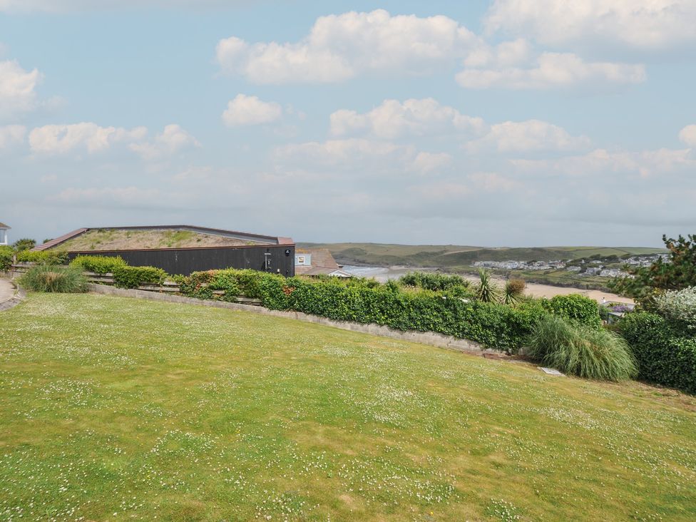 A garden with grass and hedge overlooking the sea at Hillview in Polzeath