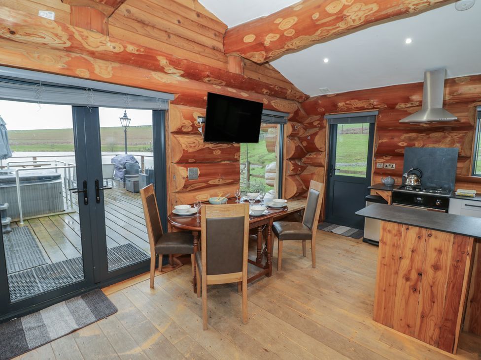 A kitchen with a dining area at Cedar Cabin at Salford Court Farm Fishing Cabins near Clifton Upon Teme