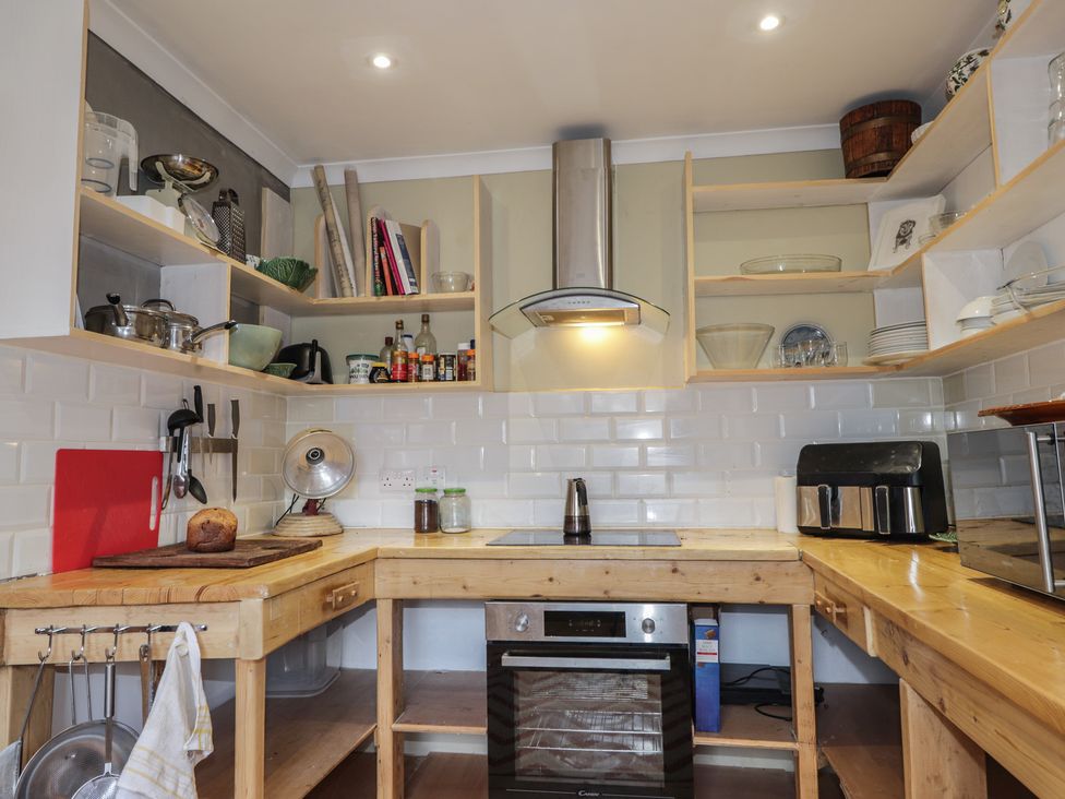 A kitchen with cabinets and a cooktop at Free Presbyterian Manse in Kinlochbervie