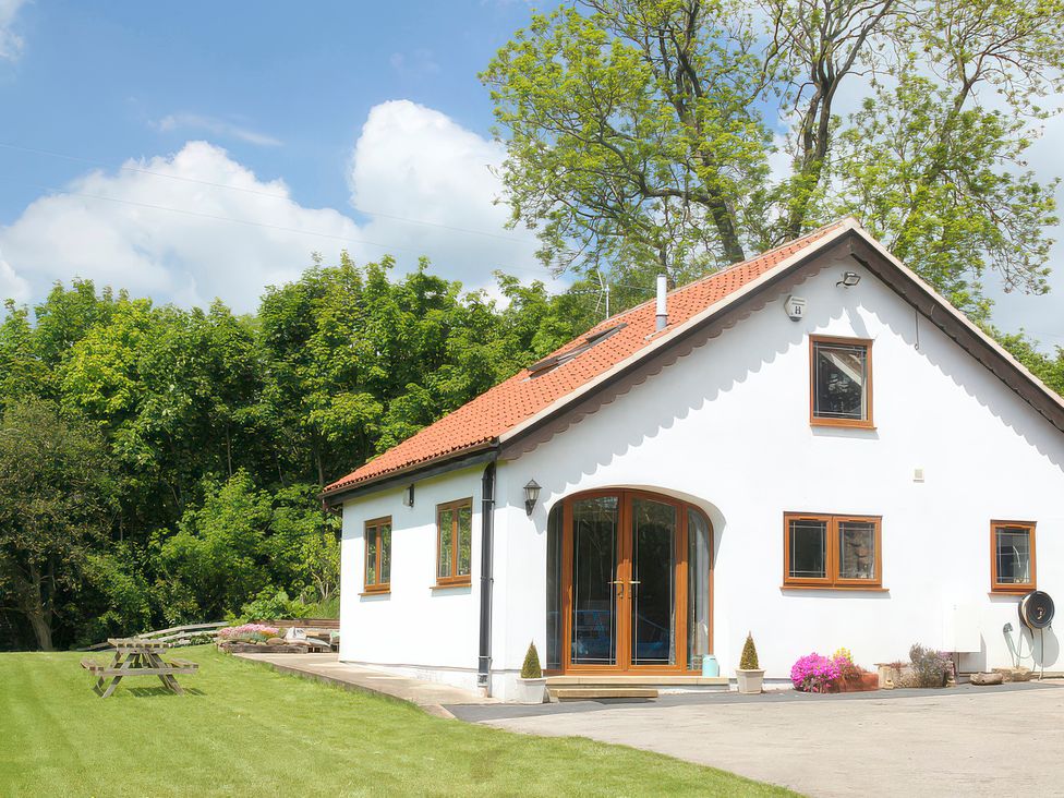 A house with a garden at Brush and Boot in Stittenham near York