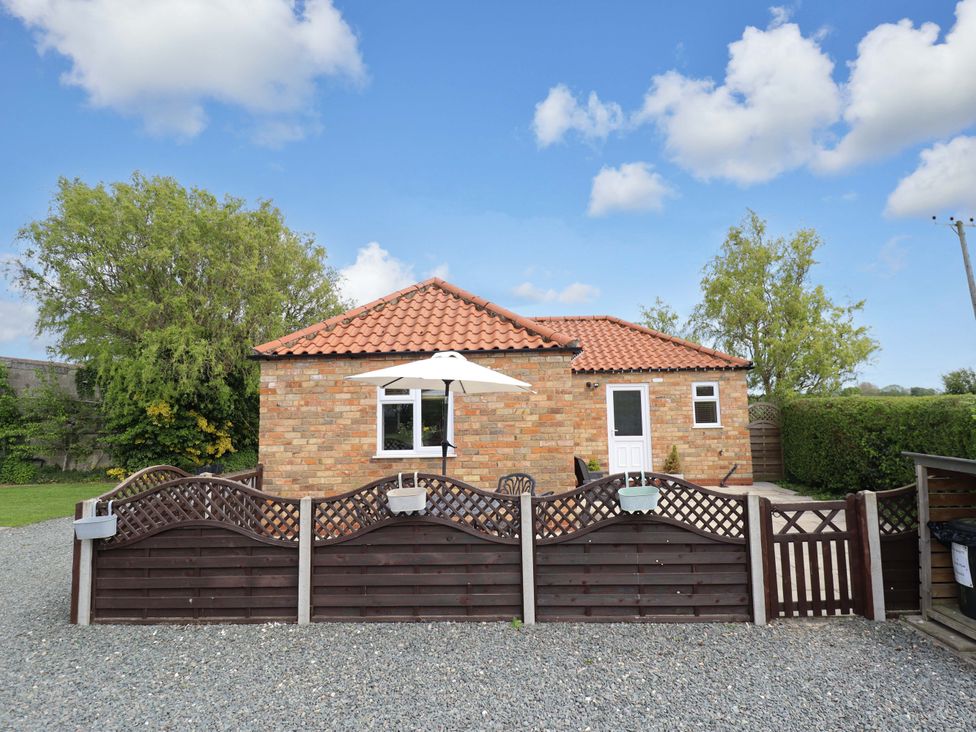 A house with a fence and garden at The New Build in South Reston near Louth