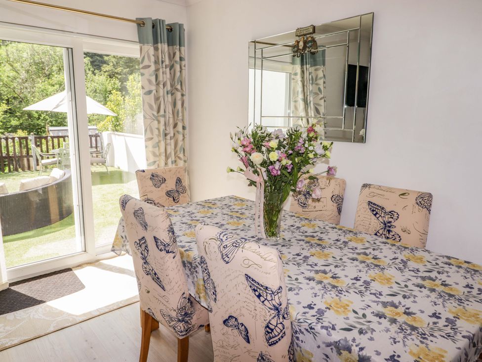 A dining room with a table and chairs at Charlecote House in Saundersfoot