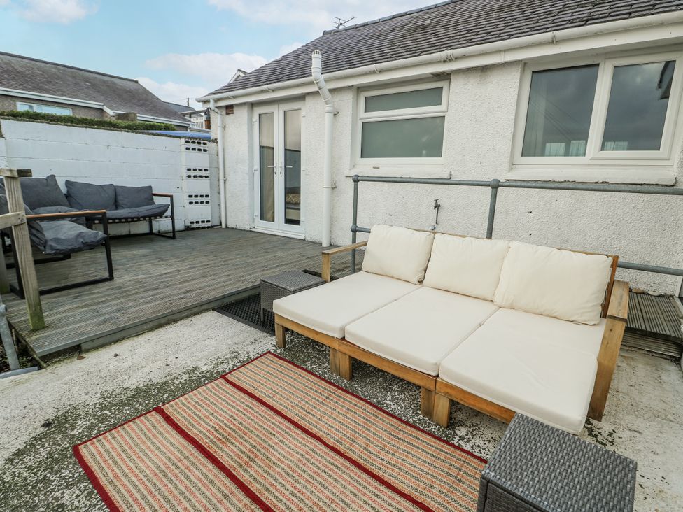 An outdoor seating area with a sofa and table at 7 Bro Branwen Aberffraw near Rhosneigr