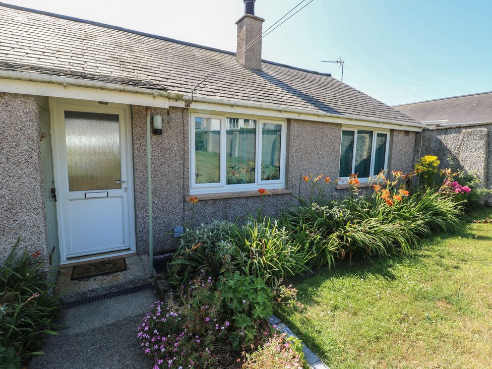 An outdoor view of a house with a front door and garden at 7 Bro Branwen Aberffraw near Rhosneigr