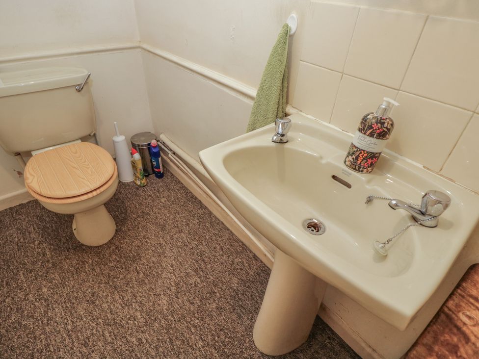 A bathroom with a toilet and sink at Dollar Ward House Basement Cirencester
