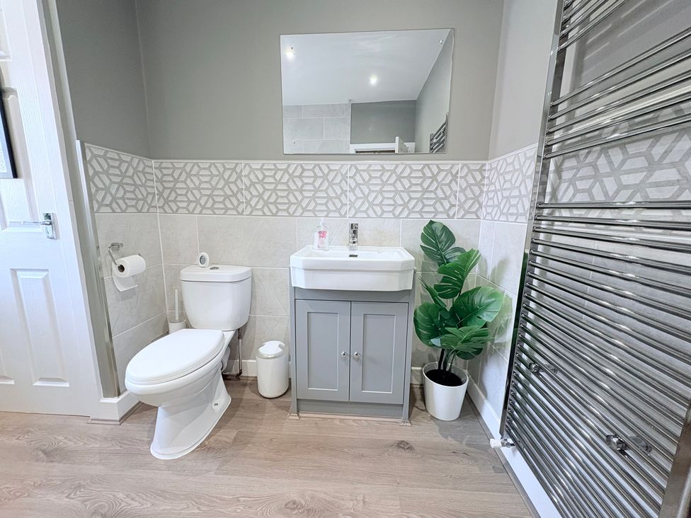 A bathroom with a sink and toilet at The Oaks Cottage Penrith