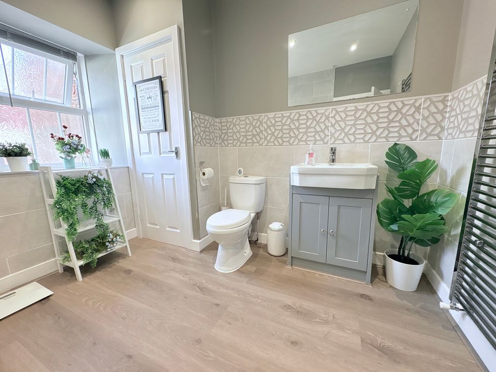 A bathroom with a sink and toilet at The Oaks Cottage Penrith