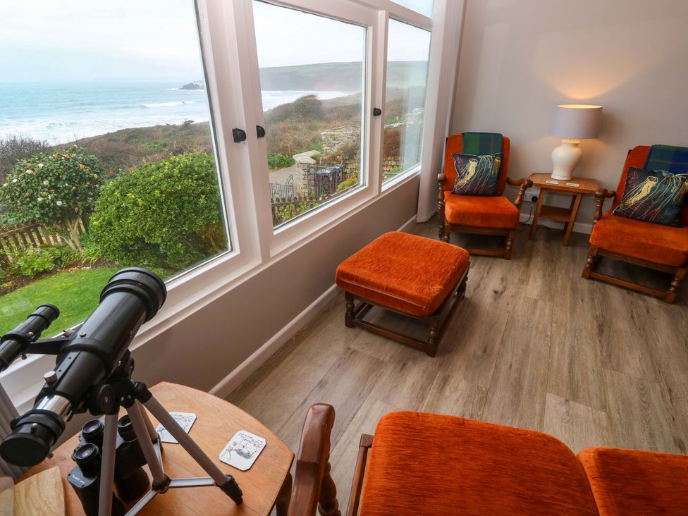 A sitting room with a telescope and binoculars at Stonecroft in Praa Sands