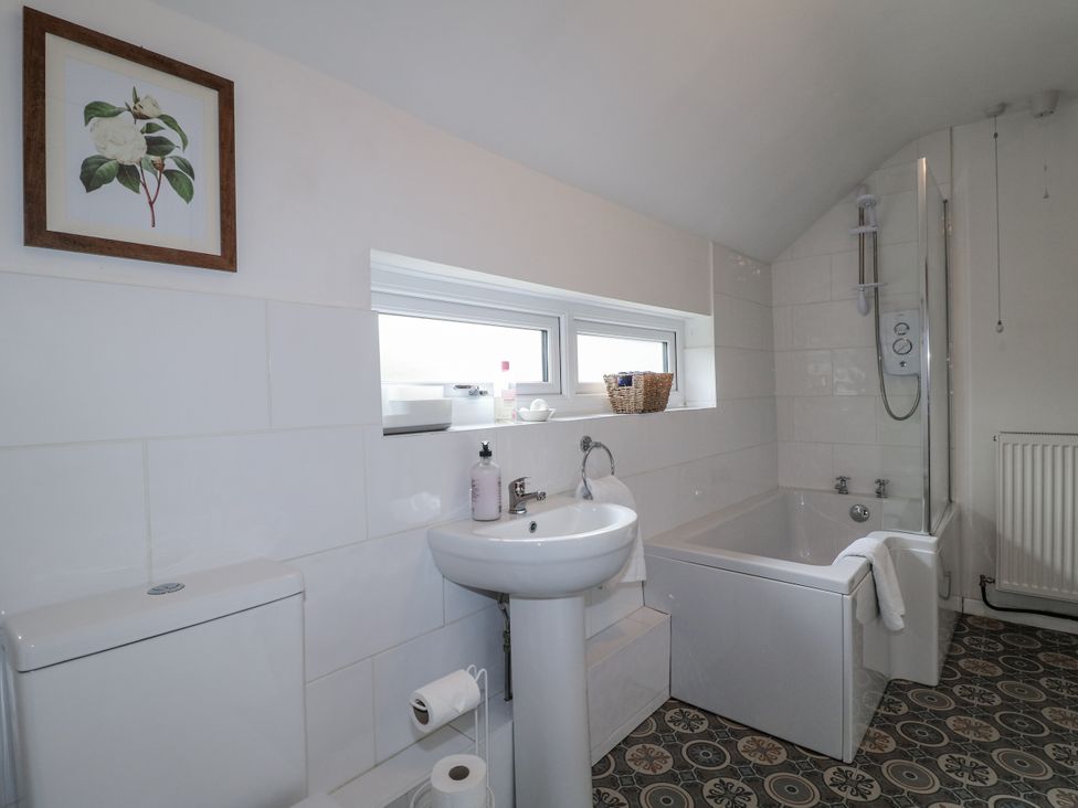 A bathroom with a sink, toilet and bath tub at Yoxall Cottage in Stoke-on-Trent
