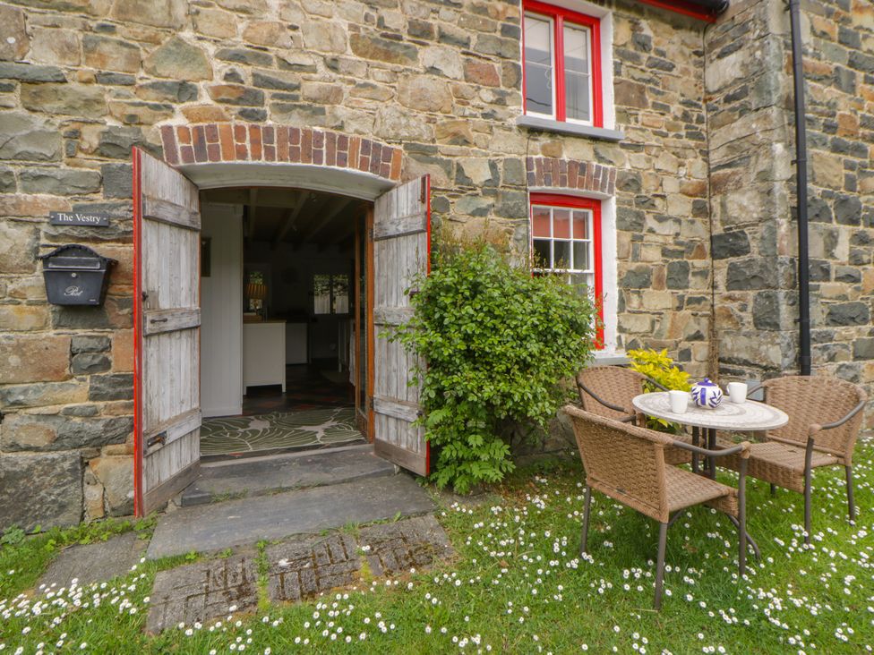 An outdoor seating area with a table and chairs at Sycamore Vestry in Pontfaen near Fishguard