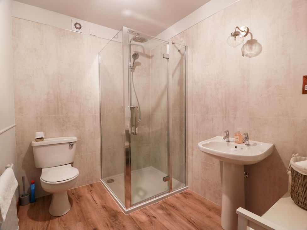 A bathroom with a shower, toilet, and sink at Shieldhill Farm House in Falkirk