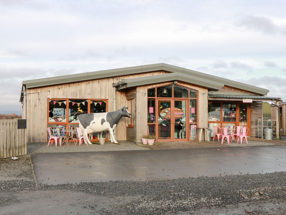 A building with seating outside at Shieldhill Farm House in Falkirk