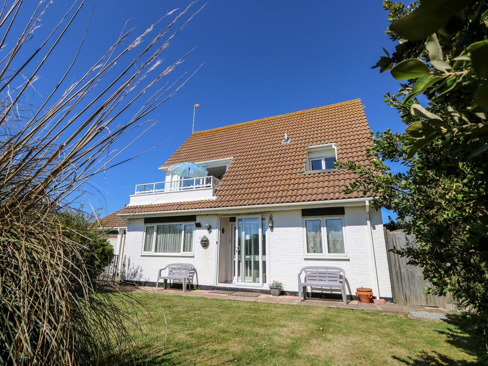 A house with a balcony and garden at Bella vista in Selsey, West Sussex