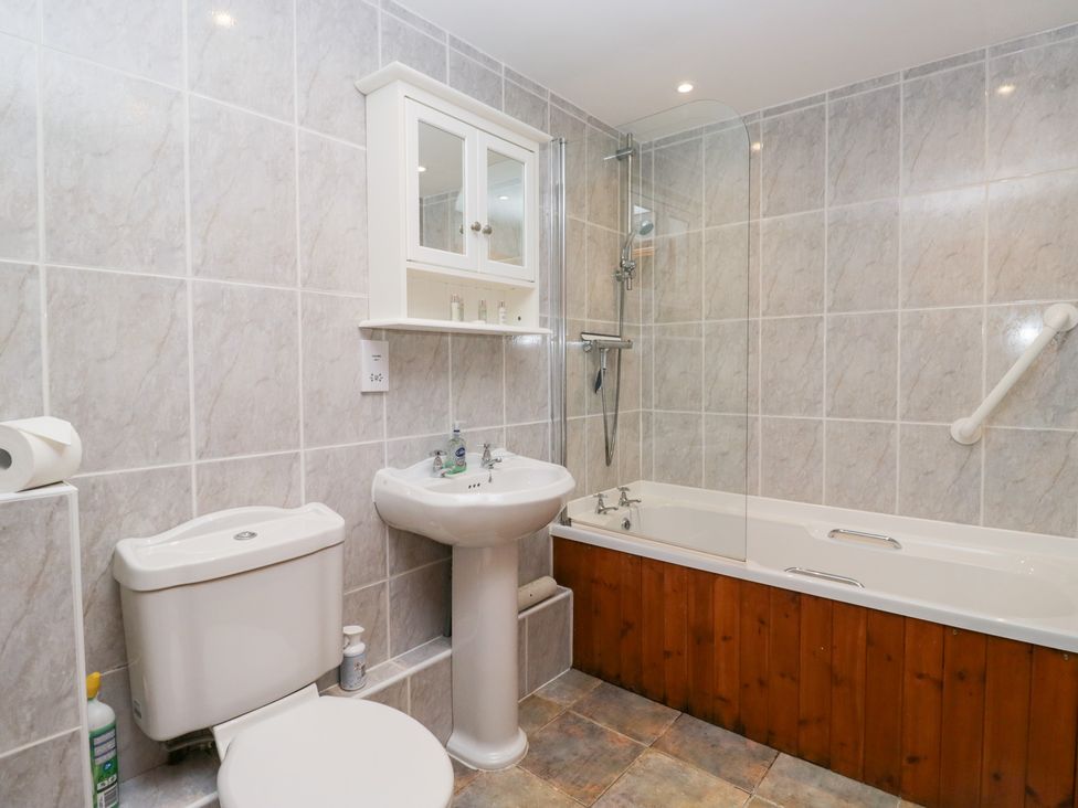 A bathroom with a bathtub, toilet, and sink at Low Dow Crag in Coniston